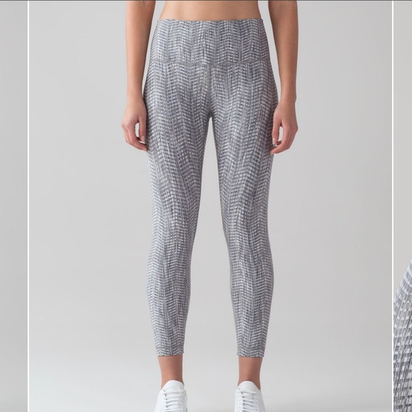 lululemon athletica Pants - Lululemon high rise wunder under 25 in size 6